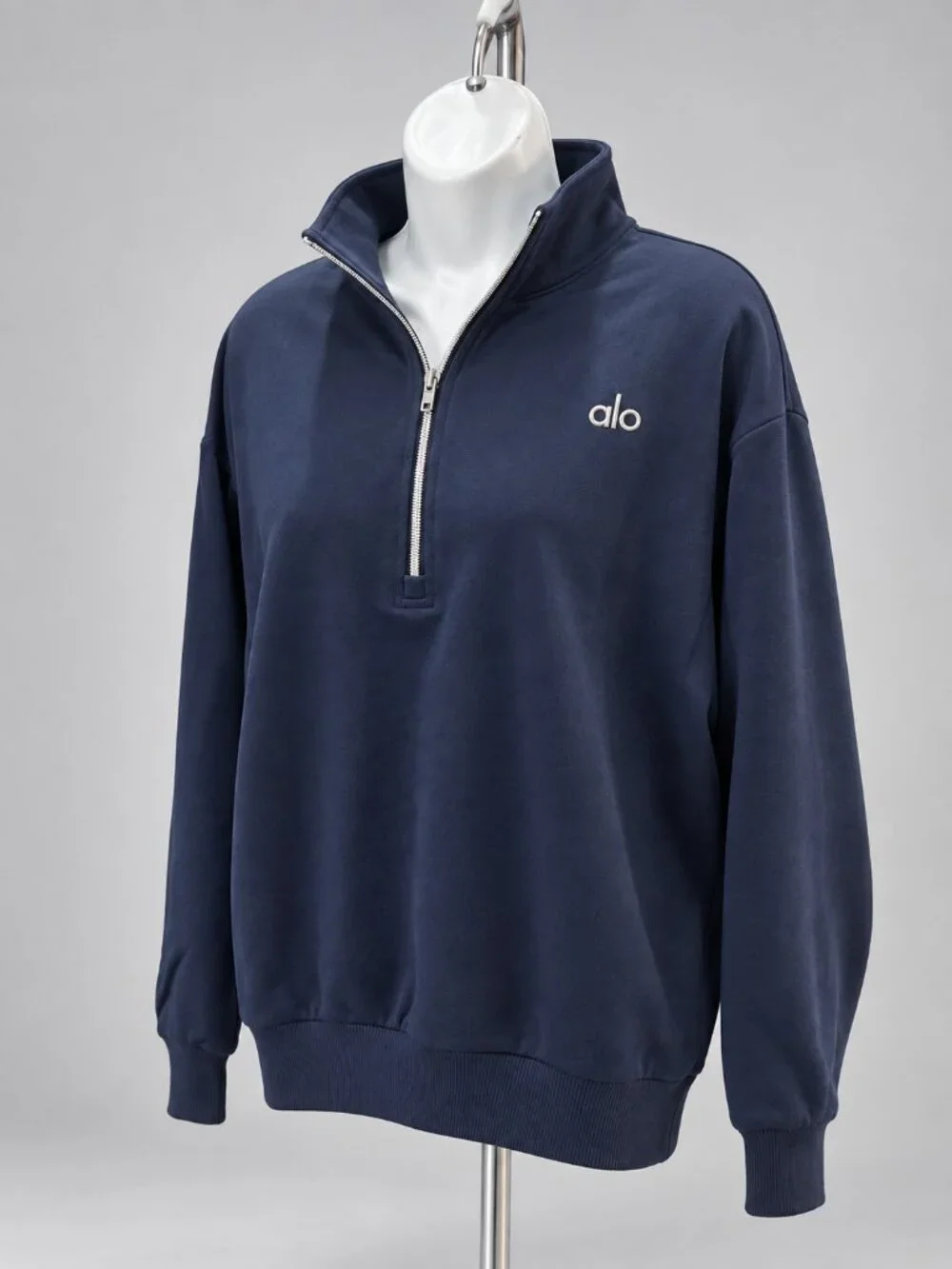 Alo Yoga Accolade Navy Blue 1/4 Zip Pullover Sweatshirt Silver Logo
